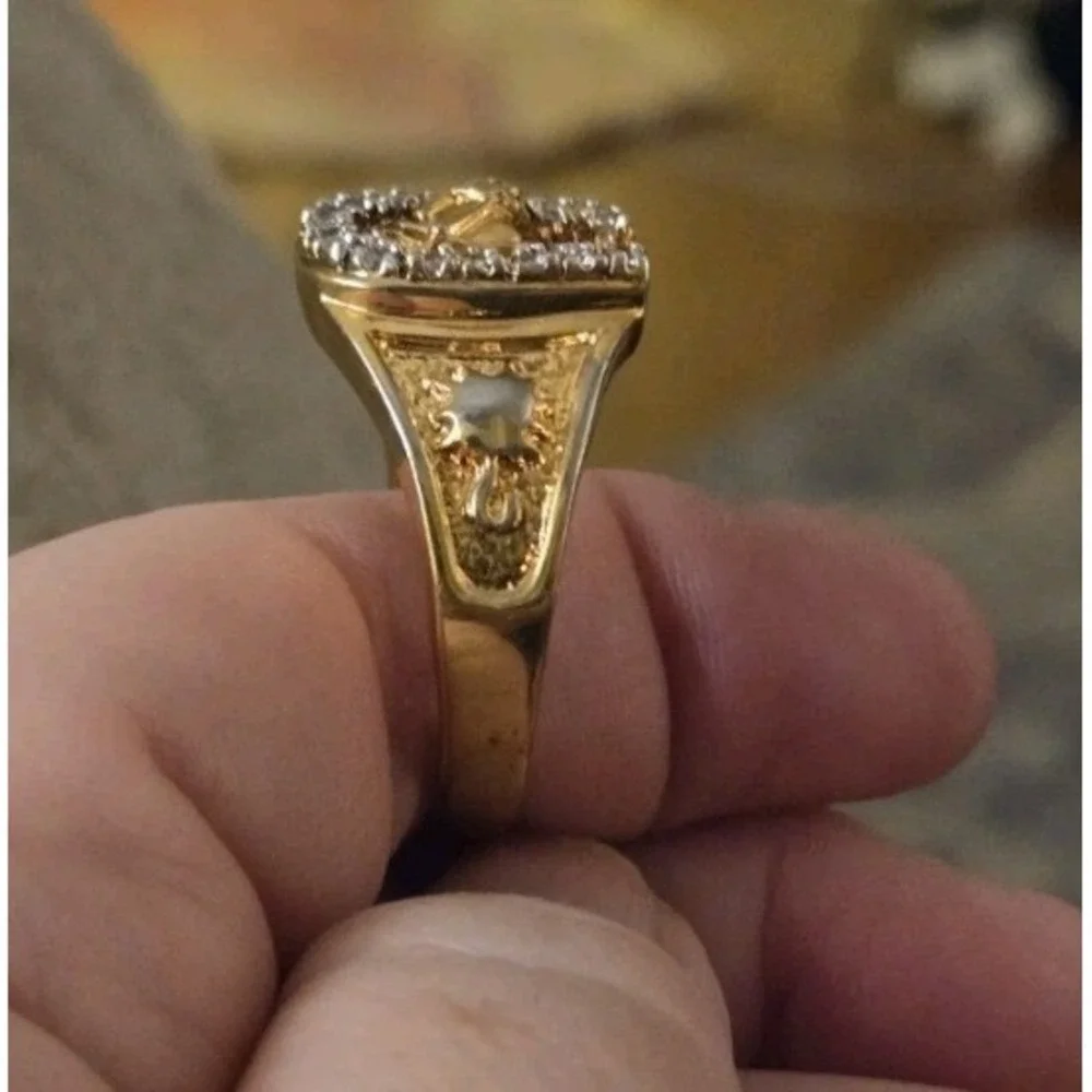Horse Ring Equestrian Horseshoe  Cz Sz 15 Gold/Brass Tone Vintage